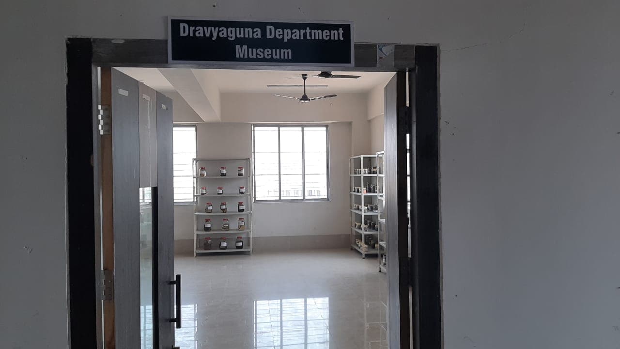 Dravyaguna Vidnyana Gallery Image 7